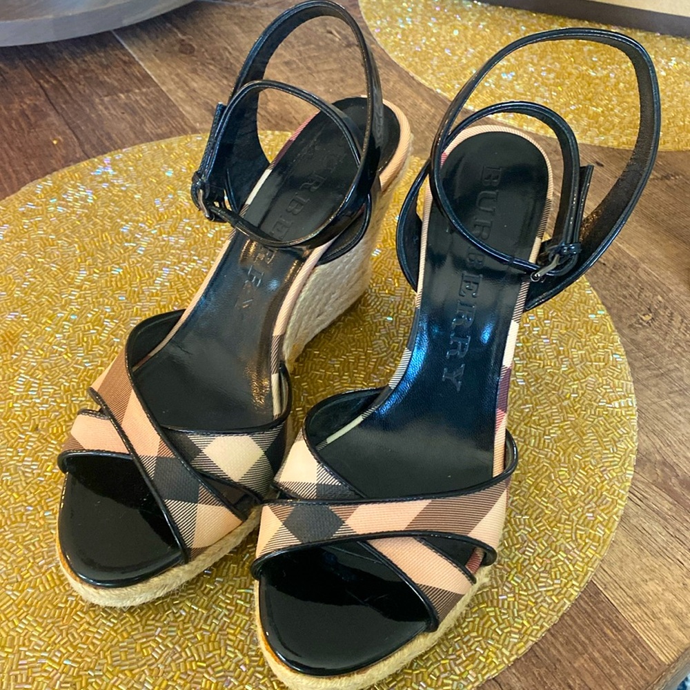 Burberry women’s wedge sandals plaid print open toe black patent Sz 7 7.5 38